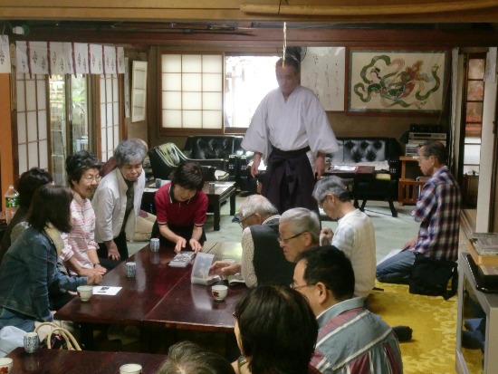 2162-12.5.20 若一神社　宮司さんのお話しの後.jpg